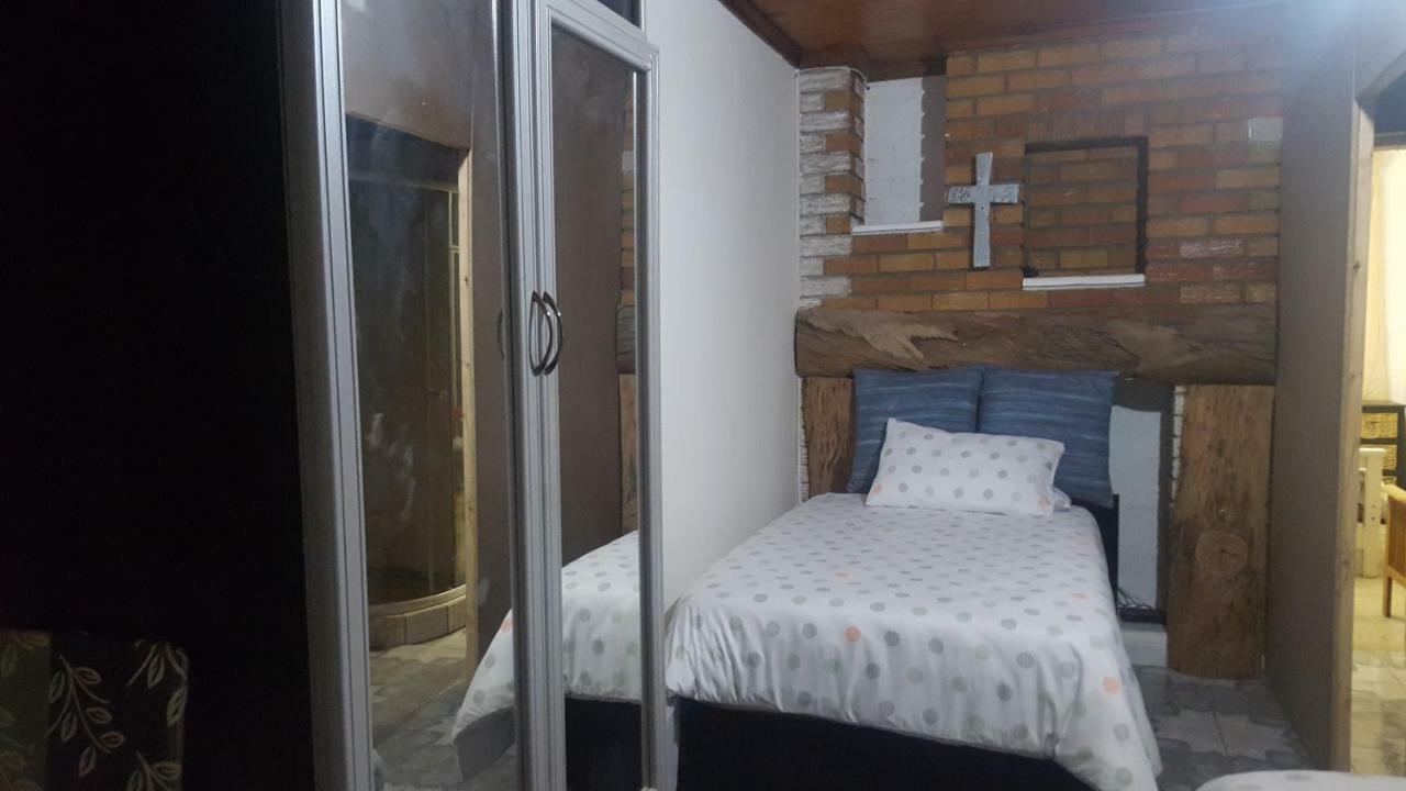 Patzerella'S Cozy Nest Hotel Krugersdorp Exterior foto